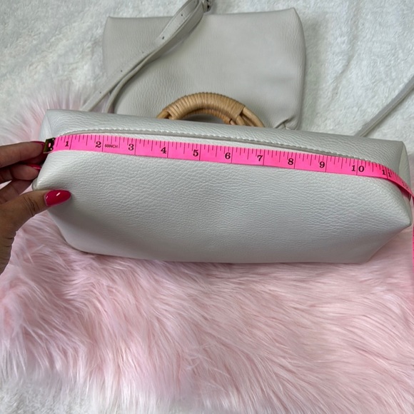 Antik Kraft White and Tan Shoulder Bag with Wicker Handle - Picture 10 of 12